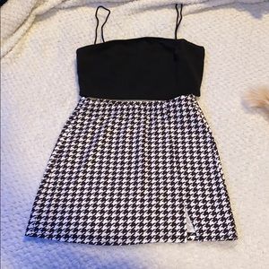Crop top/skirt outfit